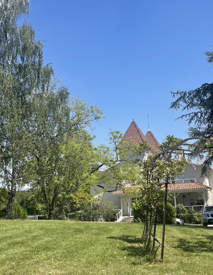 Domaine Des Peyries - Chambres Et Table D'Hotes Saint-Barthelemy-d'Agenais Eksteriør bilde