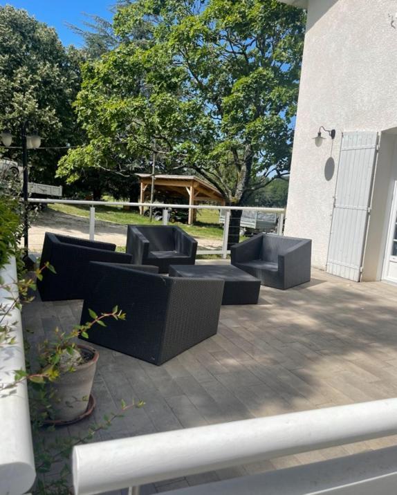 Domaine Des Peyries - Chambres Et Table D'Hotes Saint-Barthelemy-d'Agenais Eksteriør bilde